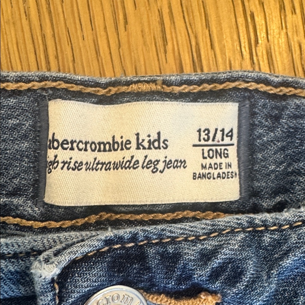 abercrombie kids - High Rise Ultra Wide-Leg Jeans with White Bow Accent - Picture 2 of 9